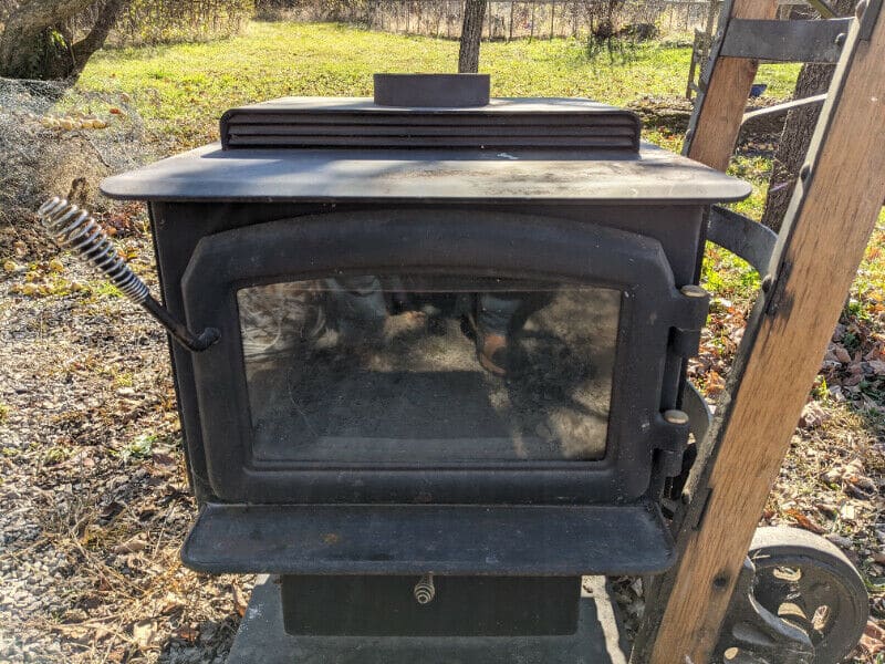 https://woodchimney.com/wp-content/uploads/2021/11/Regency-R3-Wood-Stove-Friendly-Fires.jpg